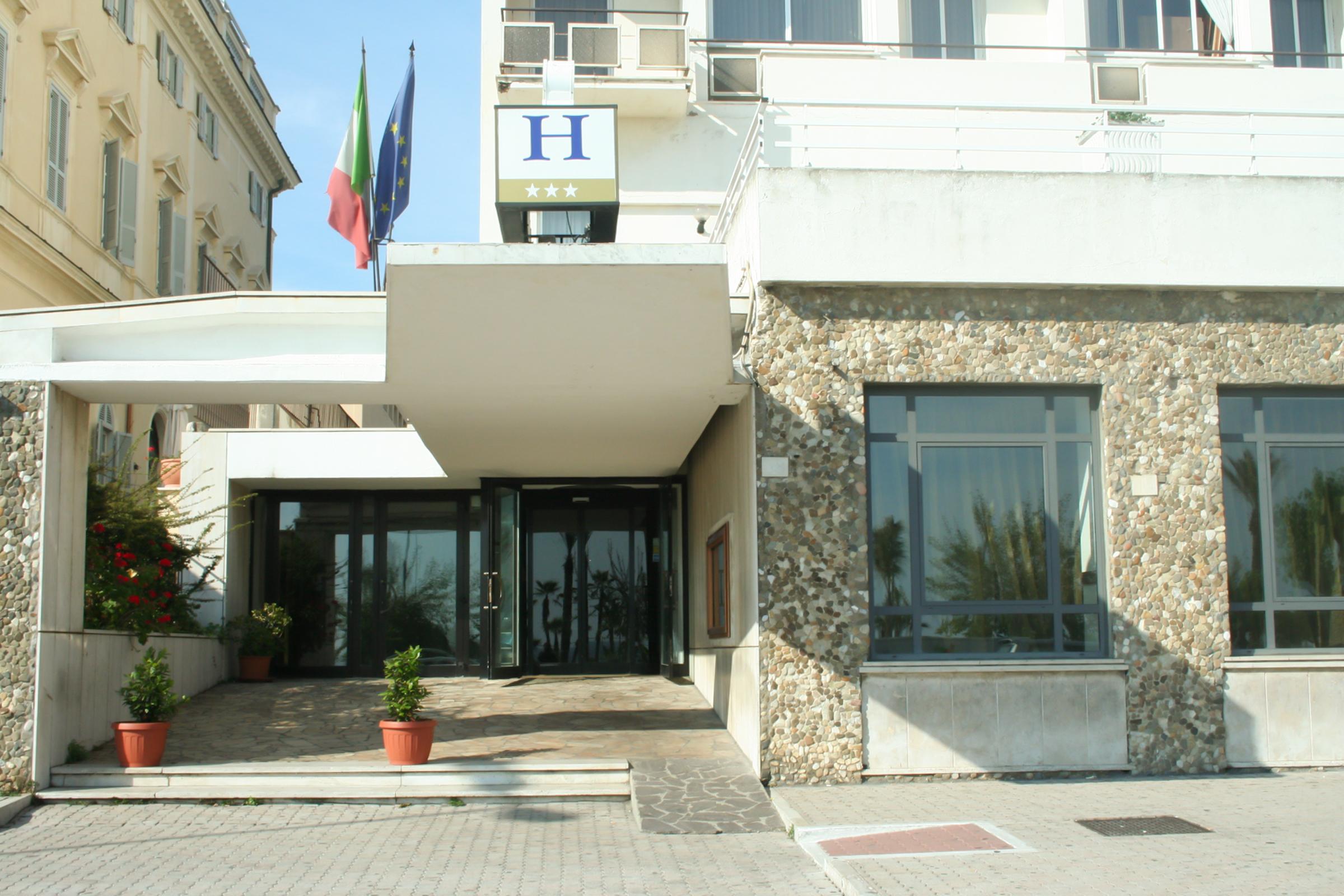 Hotel Mediterraneo 치비타베키아 외부 사진