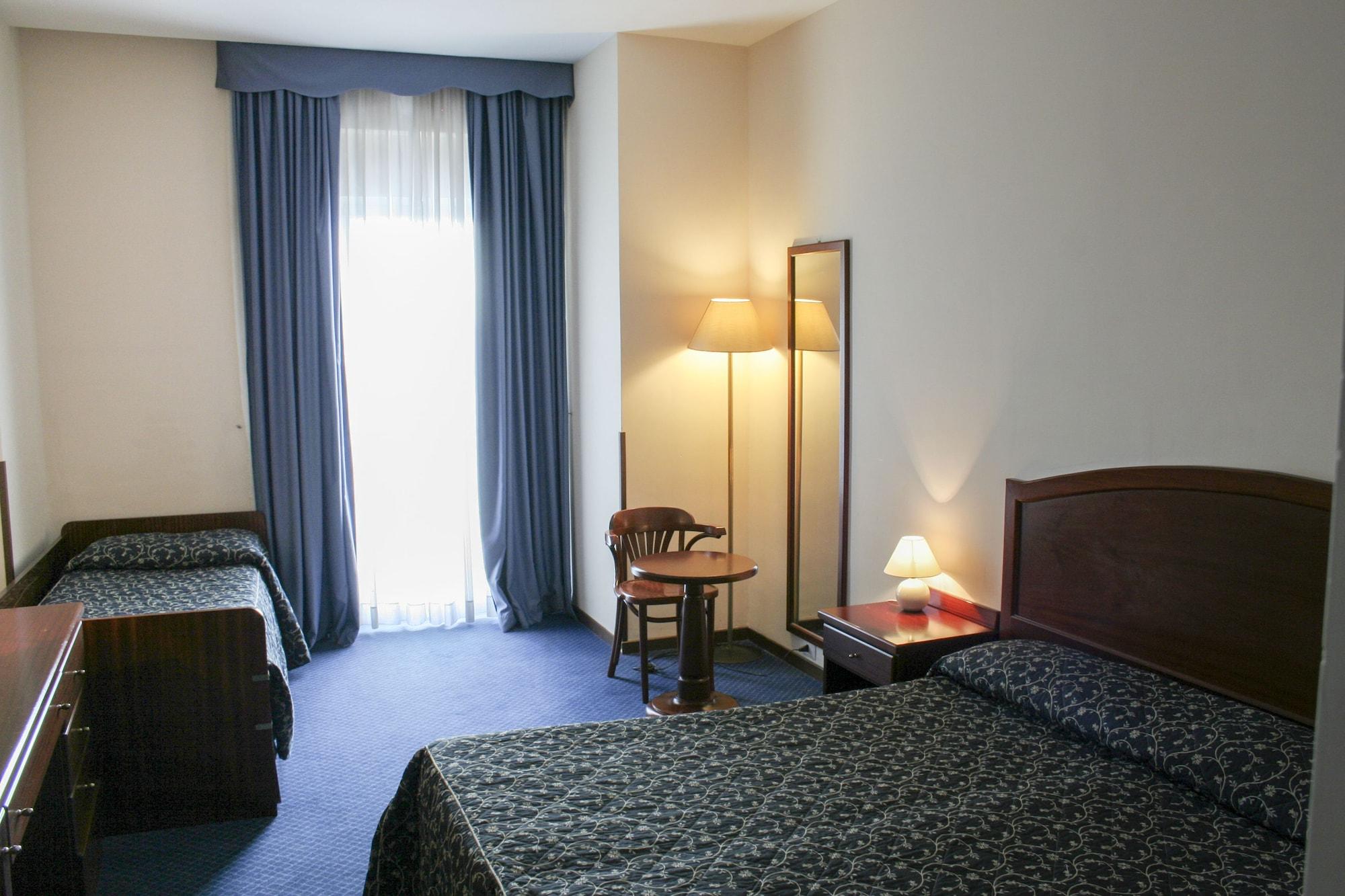 Hotel Mediterraneo 치비타베키아 외부 사진