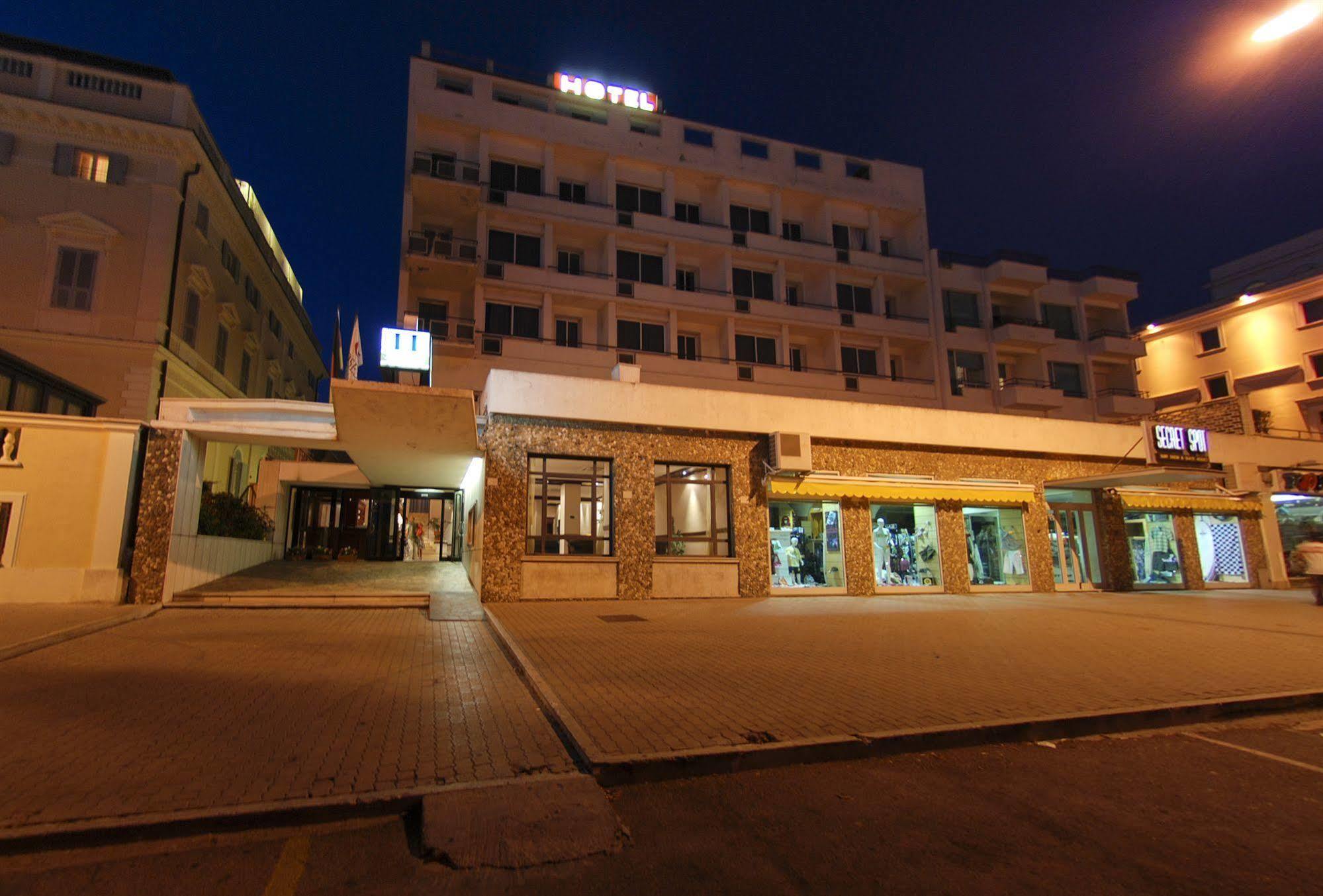 Hotel Mediterraneo 치비타베키아 외부 사진